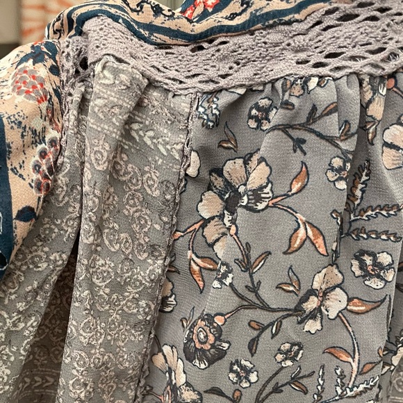 Knox rose floral top - Picture 7 of 8